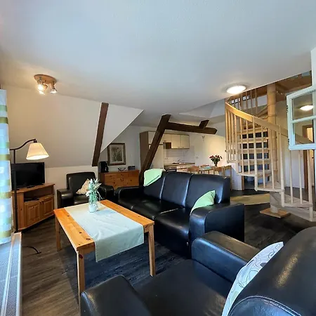 Emily Hof Doettgebuell *